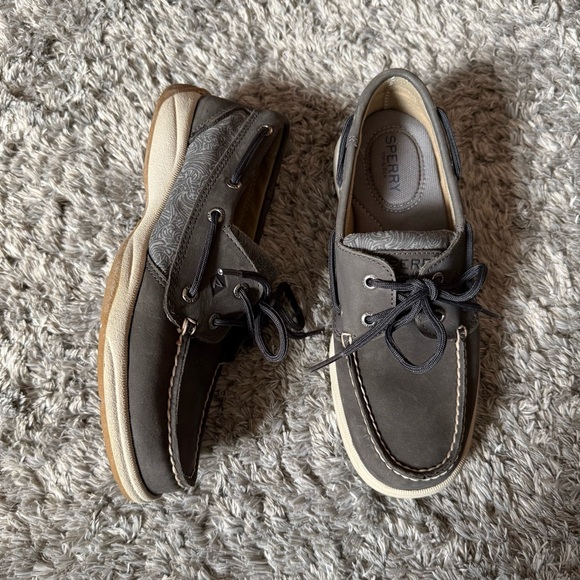 Sperry Shoes - Women’s Sperry Bluefish 2 eye boat shoes gray with swirls, size 6